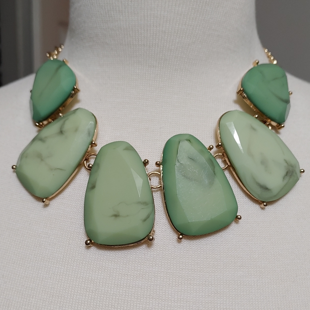 🏷️  Green Statement Necklace Mika